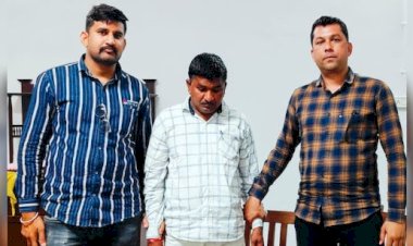 हेड कांस्टेबल व सहयोगी घूस लेते गिरफ्तार: FIR से नाम हटाने मांगे थे 50 हजार रुपए, लोकायुक्त पुलिस ने 22 हजार लेते दबोचा