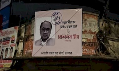दिग्विजय सिंह के खिलाफ लगे पोस्टर, बताया- गद्दार : नए वक्फ कानून का विरोध!