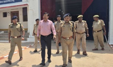 कारागार का किया निरीक्षण,अपराध व अपराधियों पर पैनी नजर रखें-जिलाधिकारी 