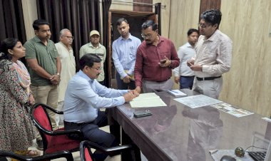 जिलाधिकारी ने किया औचक निरीक्षण, 48 कर्मचारी मिले अनुपस्थित, वेतन काटने का आदेश मांगा स्पष्टीकरण     