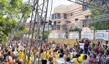 बाल-बाल बचे संत प्रेमानंद...पदयात्रा के दाैरान गिरने लगा लोहे का ढांचा, मच गई अफरातफरी