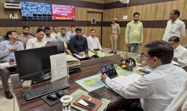 योजनाओं में तेजी लाने को लेकर जिलाधिकारी की सख्ती, विकास कार्यों में लाएं रफ्तार