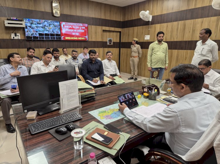 योजनाओं में तेजी लाने को लेकर जिलाधिकारी की सख्ती, विकास कार्यों में लाएं रफ्तार