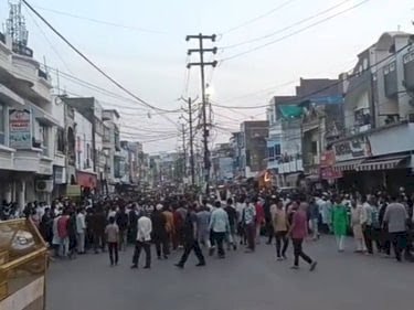 बुलडोजर ऐक्शन : अतिक्रमण के खिलाफ चला अभियान, विरोध में उतरे लोग, महाकाल मंदिर की ओर जाने वाला रास्ता रोका