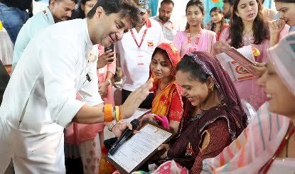 ज्योतिरादित्य सिंधिया केंद्रीय मंत्री का बड़ा ऐलान, प्रत्येक सुकन्या को निजी खाते से 500-500 रुपए देंगे