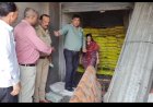 किसानों के हित में बड़ी कार्रवाई उरई में 700 बोरी संदिग्ध -NPK उर्वरक जब्त, दुकान सील