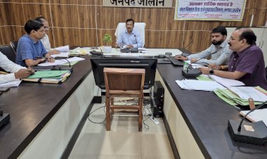 पोषण योजनाओं की समीक्षा में जिलाधिकारी सख्त, "सैम" बच्चों को शीघ्र लाभ दिलाने के निर्देश