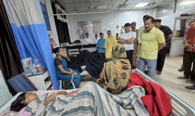 राजकीय मेडिकल कॉलेज उरई में जिलाधिकारी का औचक निरीक्षण, मरीजों और तीमारदारों से की सीधी बातचीत, गंदगी व बाहरी दवाओं पर लगाई फटकार, लापरवाह अधिकारियों पर कार्रवाई के निर्देश