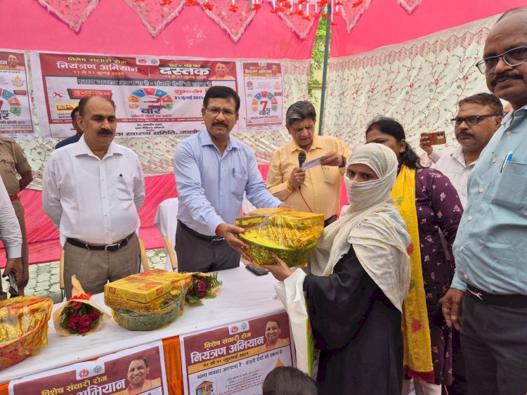 स्वस्थ जीवन के लिए दवा के साथ पोषण भी जरूरी- डीएम,टीबी (छय) रोग से ग्रसित लाभार्थियों को पोषण पोटली वितरित की गईं 