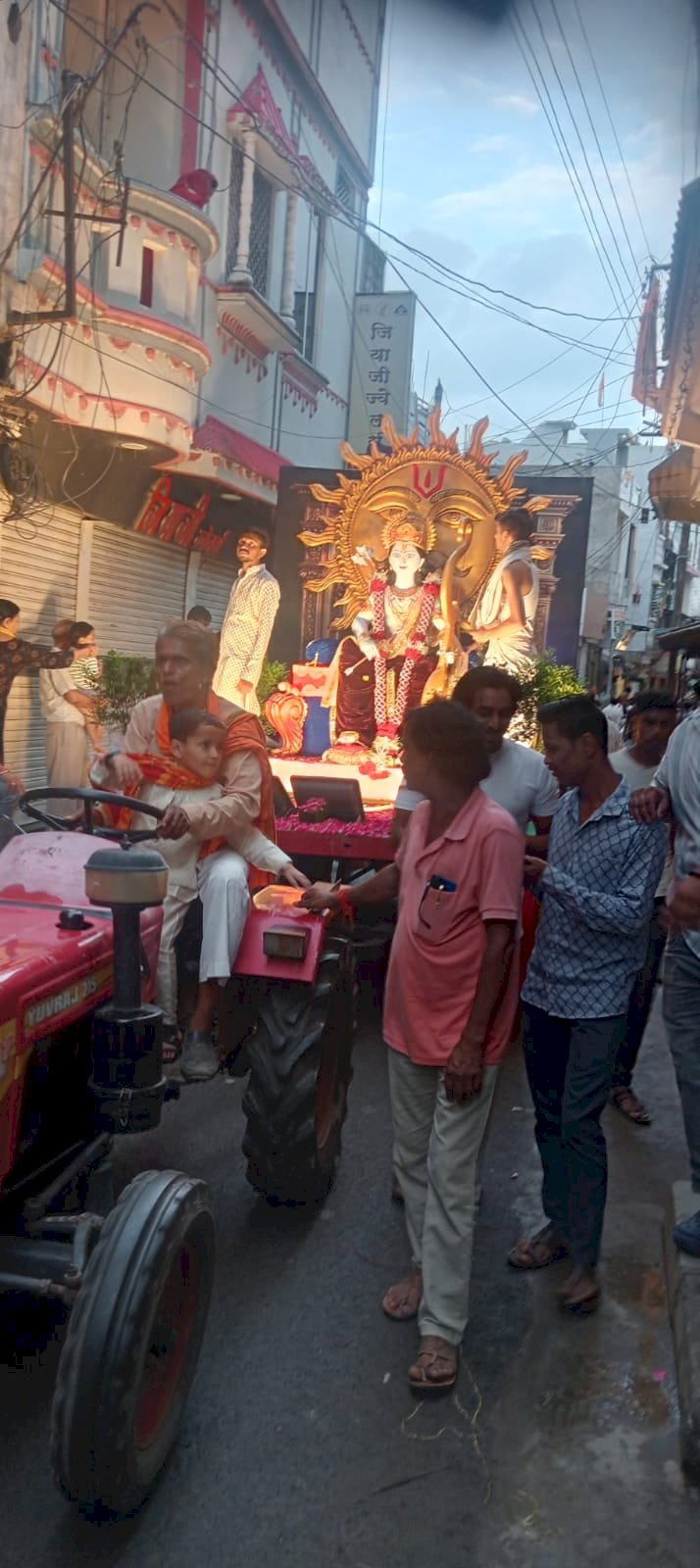 सावन के पहले सोमवार पर शुजालपुर में निकली भगवान भोलेनाथ की भव्य पालकी यात्रा,  हजारों श्रद्धालुओं ने किया हर-हर महादेव के जयघोष के साथ स्वागत, पुष्प वर्षा से महक उठी गलियाँ