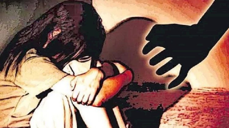 पिता द्वारा नाबालिग पुत्री से अश्लील हरकत – न्यायालय ने सुनाई 5 वर्ष की सश्रम कारावास की सजा
