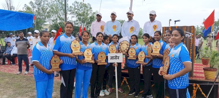 तीन दिवसीय अंतर्जनपदीय फुटबॉल में महिला वर्ग में उरई तथा पुरुष में कानपुर रही विजेता
