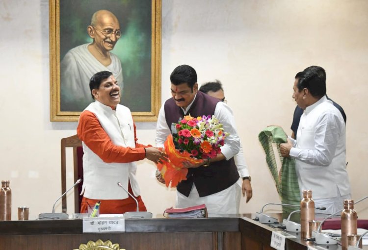 मुख्यमंत्री की विदेश यात्रा से लौटने पर खाद्य मंत्री ने दी शुभकामनाएं,     मील का पत्थर बनेगा प्रयास, 11 हजार करोड़ के निवेश से बदल जाएगी मप्र की सूरत: गोविंद सिंह राजपूत