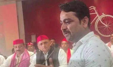 इंस्पेक्टर ने जूतों से पीटा, भद्दी गालियां दीं" – अखिलेश यादव के सामने फूट-फूटकर रोया कानपुर का सत्यम त्रिवेदी
