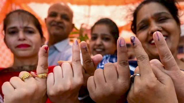 जब लोग मतदान से कन्नी काटने लगेंगे 