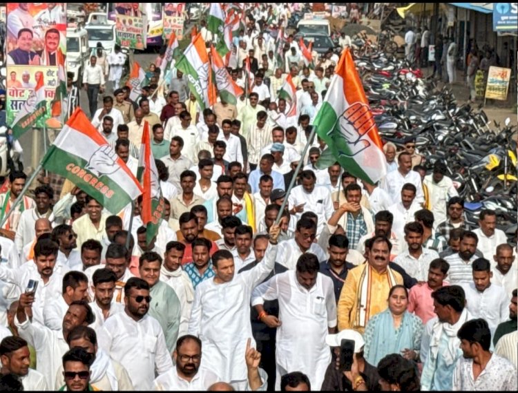 मध्य प्रदेश कांग्रेस अध्यक्ष जीतू पटवारी वोट चोर गद्दी छोड़ के नारे के साथ गरजे ,  प्रदेश में खाद यूरिया बेरोजगारी लाड़ली बहन और किसानों की माली हालत को लेकर प्रदेश सरकार पर साधा निशाना