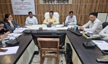 जिलाधिकारी ने आईजीआरएस शिकायतों के गुणवत्तापूर्ण निस्तारण के दिए सख्त निर्देश