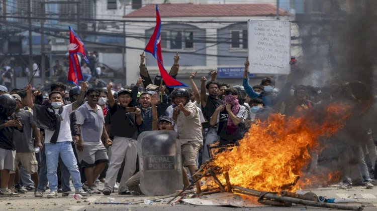 नेपाल हिंसा- पूर्व पीएम की पत्नी को जिंदा जलाया, मौत:हालात बेहद तनावपूर्ण , प्रदर्शनकारियों को बातचीत के लिए बुलाया