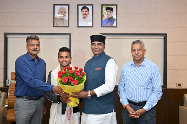 मंत्री विश्वास सारंग ने की बीज संघ संचालक मंडल की बैठक ,उच्च गुणवत्ता वाले हाइब्रिड बीजों के उत्पादन की हुई शुरुआत