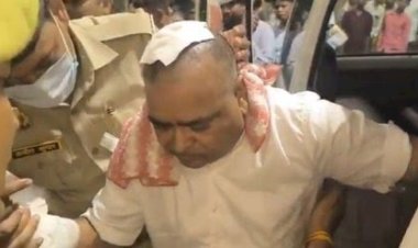 जेल में पूर्व मंत्री गायत्री प्रजापति पर हमला, अलमारी की स्लाइडिंग से मारा गया! KGMU रेफर