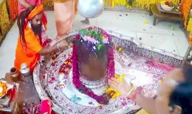 महाकाल मंदिर   में पुजारी और महंत भिड़े:गर्भगृह में गालीगलौज-हाथापाई तक हुई; दोनों ने एक-दूसरे को देख लेने की धमकी दी
