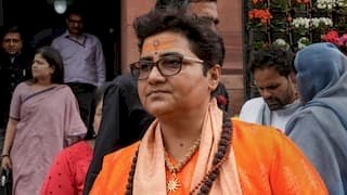 बेटी बात न माने तो टांगे तोड़ दो" — लव जिहाद को लेकर बीजेपी नेता साध्वी प्रज्ञा ठाकुर का विवादित बयान, पहले भी रही हैं सुर्खियों में।
