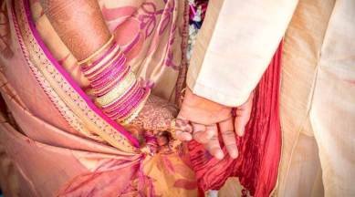 दूल्हे की मां का दुल्हन के पिता के साथ भागी :उज्जैन में बेटा-बेटी की शादी से पहले खुद भागे;पुलिस ने पकड़ा तो कहा- साथ रहेंगे