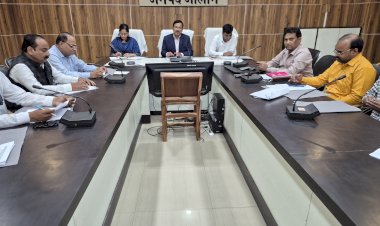 मतदेय स्थलों के सम्भाजन को लेकर जिला निर्वाचन अधिकारी ने की बैठक, राजनीतिक दलों से मांगे गए सुझाव