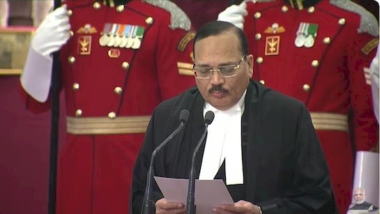 जस्टिस सूर्यकांत बने देश के 53वें CJI, राष्ट्रपति मुर्मू ने दिलाई शपथ, 15 महीने का होगा कार्यकाल