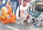 बीजेपी विधायक के हाथ लगाते ही उखड़ने लगी नई बनी सड़क; ठेकेदार से बात की तो मिला उलटा जवाब—‘आपको रोड डलवानी है तो डलवाओ’
