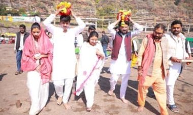 सीएम मोहन यादव के बेटे-बहू निकले नर्मदा परिक्रमा पर :ओंकारेश्वर से शुरू की यात्रा, 15 दिन में पूरी होगी; पिछले महीने हुई थी शादी