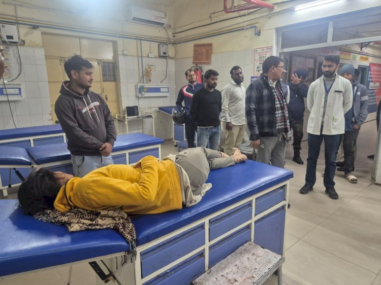 देर रात जिलाधिकारी ने जिला चिकित्सालय के इमरजेंसी वार्ड का किया औचक निरीक्षण, व्यवस्थाओं का लिया जायजा
