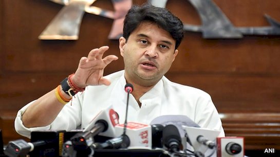 ज्योतिरादित्य सिंधिया का कांग्रेस पर तीखा हमला: बोले—एमपी को गड्ढे में डाला, अब कभी भर नहीं पाएंगे, खराब सड़कों में गड्ढों पर प्रदर्शन को लेकर बोले सिंधिया