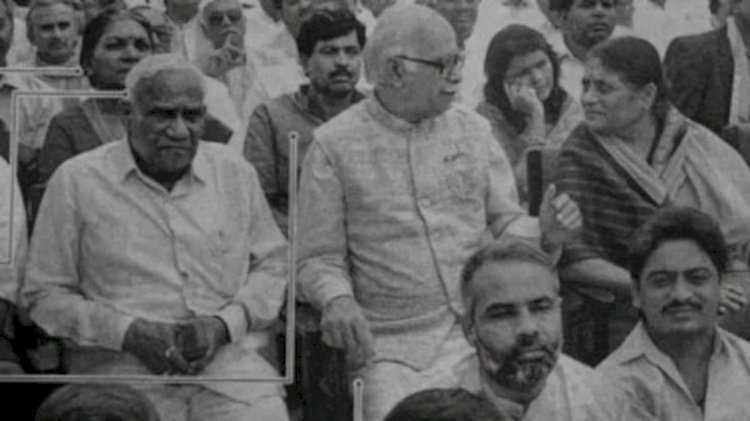 दिग्विजय सिंह की पोस्ट से गरमाई सियासत :X पर लिखा- नेताओं के चरणों में बैठने वाला सीएम-पीएम बना, ये संगठन शक्ति, BJP ने कांग्रेस-राहुल के खिलाफ खोला मोर्चा