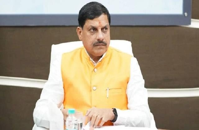 CM मोहन यादव का बड़ा एक्शन,4 जोनल अधिकारियों समेत सहायक यंत्री निलंबित,इंदौर दूषित पानी मामले में कार्रवाई