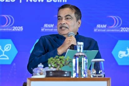 गडकरी का बड़ा ऐलान,सरकार की नई हाईटेक योजना, हादसे से पहले NHAI आपकी गाड़ी खुद देगी चेतावनी, ड्राइविंग में होगा बड़ा बदलाव