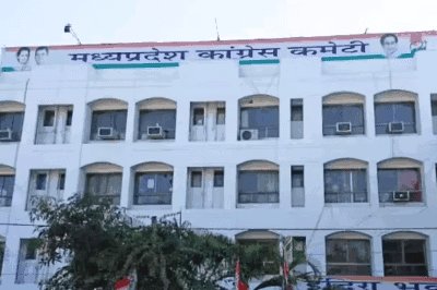 कमलनाथ के गढ़ में खलबली,छिंदवाड़ा समेत 4 जिलों की कार्यकारिणी पर ब्रेक, एआईसीसी ने तय की नई संख्या