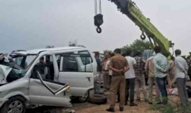 अयोध्या से लौट रहे 10 भक्तों की टवेरा कालपी में ट्रक में घुसी,  8 की मौत, 2 गंभीर घायल-सीट बेल्ट न लगाने की वजह से एयरबैग नहीं खुले
