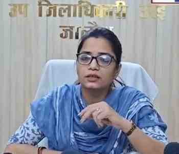 कूडे के ढेर से सुलगी आग बनी गोला, 25 घरों को अपनी आगोश में लेकर खाक कर दिया