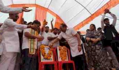 एक बार फिर प्रीतम लोधी विधायक के बयान से राजनीतिक बवाल-13 गुर्जरों के हत्यारे डकैत को बताया दोस्त:लाइन में खड़ाकर गोलियों से भूना था; फूल चढ़ाकर  बोले-हम सुख-दुख के साथी