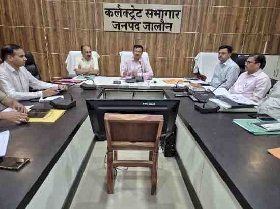 हर खातेदार को मिलेगा उसका वैधानिक राजस्व अंश, 1,123 गांवों में विशेष अभियान शुरू – जिलाधिकारी की बैठक में समीक्षा