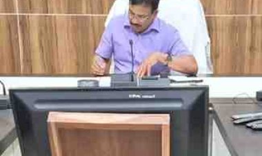 खरीफ सीजन में उर्वरकों की नहीं होगी कमी: DM राजेश कुमार पाण्डेय की किसानों से अपील, वैज्ञानिक तरीके से करें संतुलित उर्वरक का प्रयोग
