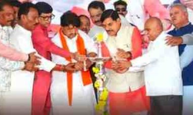 मंच से मंत्री कैलाश विजयवर्गीय का महापौर पुष्यमित्र भार्गव पर तंज, बोले- "महापौर जी, आजकल आप बहुत व्यस्त हैं, हमारी बैठकों में नहीं आते"