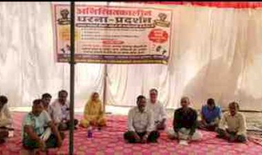 जनपद पंचायत CEO पर तानाशाही के आरोप, अध्यक्ष राधा अहिरवार समेत जनप्रतिनिधियों का अनिश्चितकालीन धरना शुरू