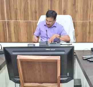 खरीफ सीजन में उर्वरकों की नहीं होगी कमी: DM राजेश कुमार पाण्डेय की किसानों से अपील, वैज्ञानिक तरीके से करें संतुलित उर्वरक का प्रयोग