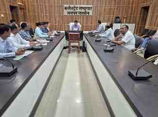 बिजली व्यवस्था पर DM सख्त: ट्रिपिंग, लो-वोल्टेज और बिजली चोरी रोकने के लिए चलेगा विशेष अभियान; शेष 101 ट्रांसफार्मरों की जल्द होगी आपूर्ति