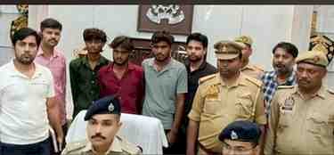 एट पुलिस व स्वाट-सर्विलांस टीम की बड़ी कामयाबी: लूटकांड का खुलासा, तीन आरोपी गिरफ्तार; लूटी गई बाइक, नकदी, कार और तमंचा बरामद