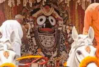 उज्जैन में भक्ति का अद्भुत संगम: 100 साल पुराने रथ पर निकले भगवान जगदीश, पहली बार तीन रथों पर सवार हुए भगवान जगन्नाथ, बलदेव और सुभद्रा