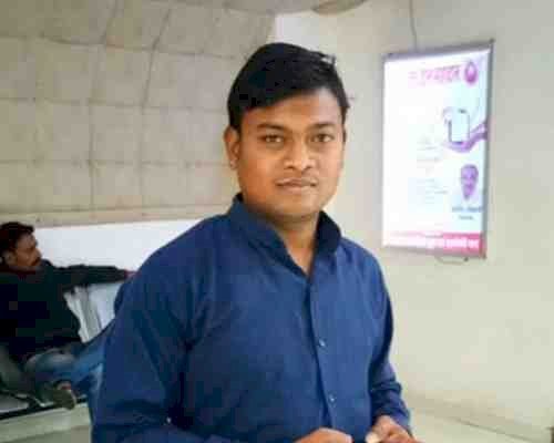 कांग्रेस नेता की सरेराह हत्या, चाकू से गोदकर उतारा मौत के घाट; 2 बाइक बरामद, आरोपी फरार
