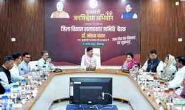 सीएम मोहन यादव का सख्त एक्शन: सीएम हेल्पलाइन की शिकायत सुनते ही जिला पंजीयक सहकारिता निलंबित, मंच से जारी हुआ ऑन-द-स्पॉट आदेश